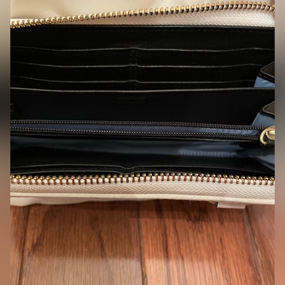 Coach full-size accordion wallet - Picture 3 of 3